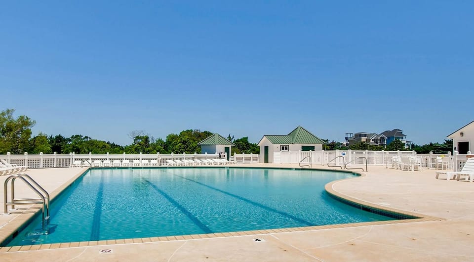 Amenities---Kinnakeet-Shore-Community-Pool----1920x1280