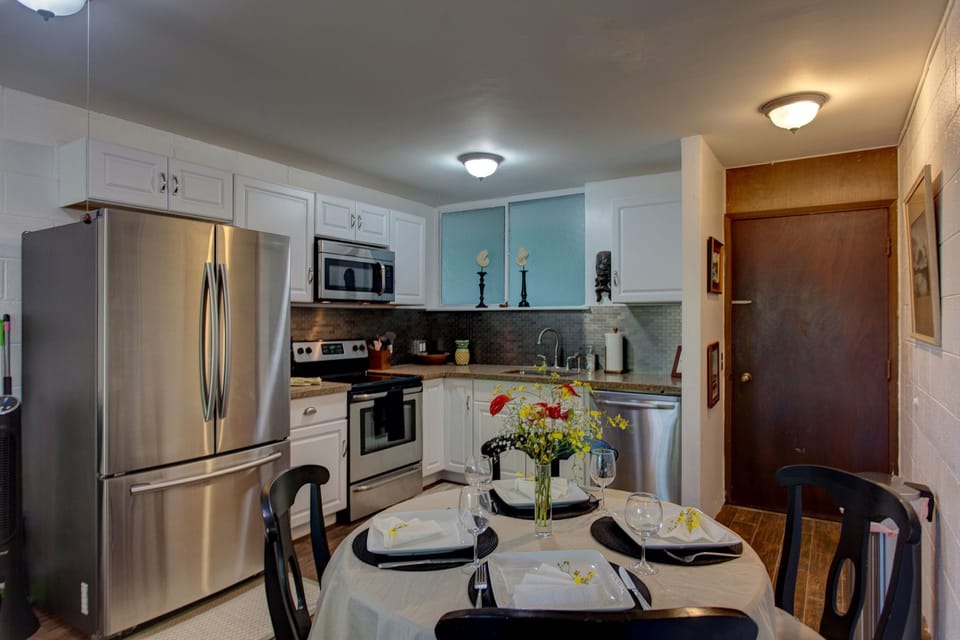 Kitchen and Dining for 4.