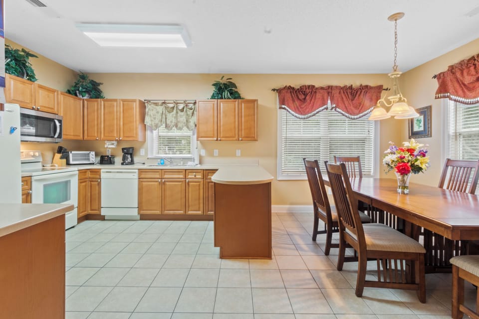 Kitchen/Dining Area