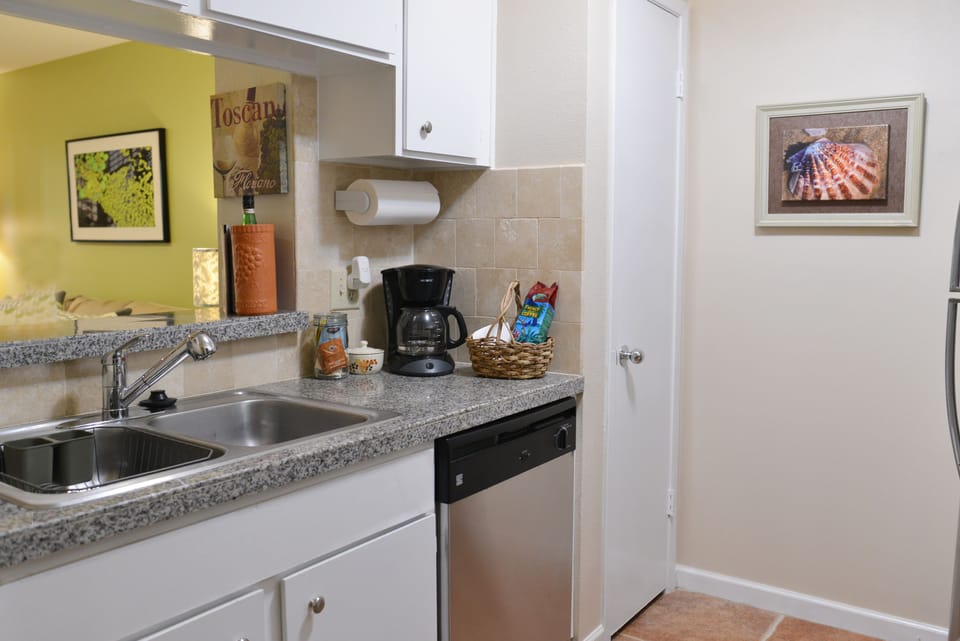 Kitchen with bar