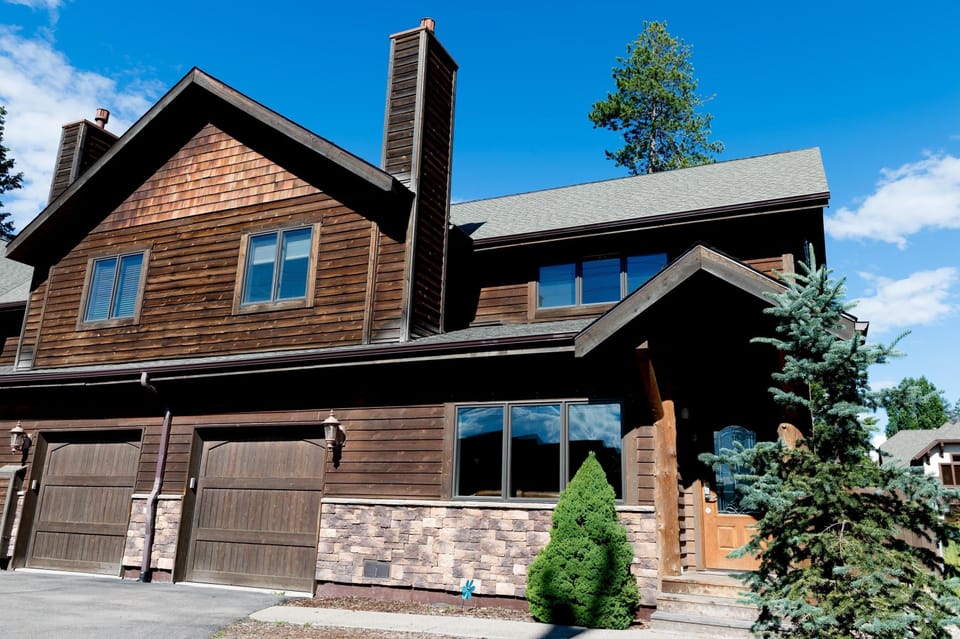 Lovely End Unit Townhouse.