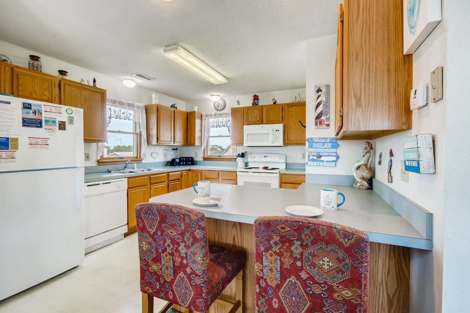 surf-or-sound-realty-mermaids-keep-great-room-kitchen-1