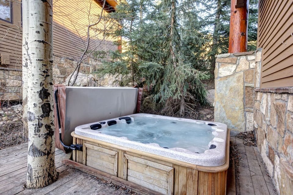 aspen-hollow-2-hot-tub