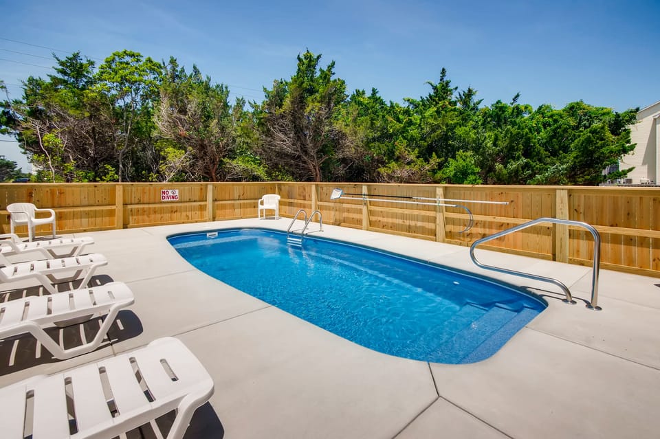 Surf-or-Sound-Realty-Summer-Surfer-95-Pool