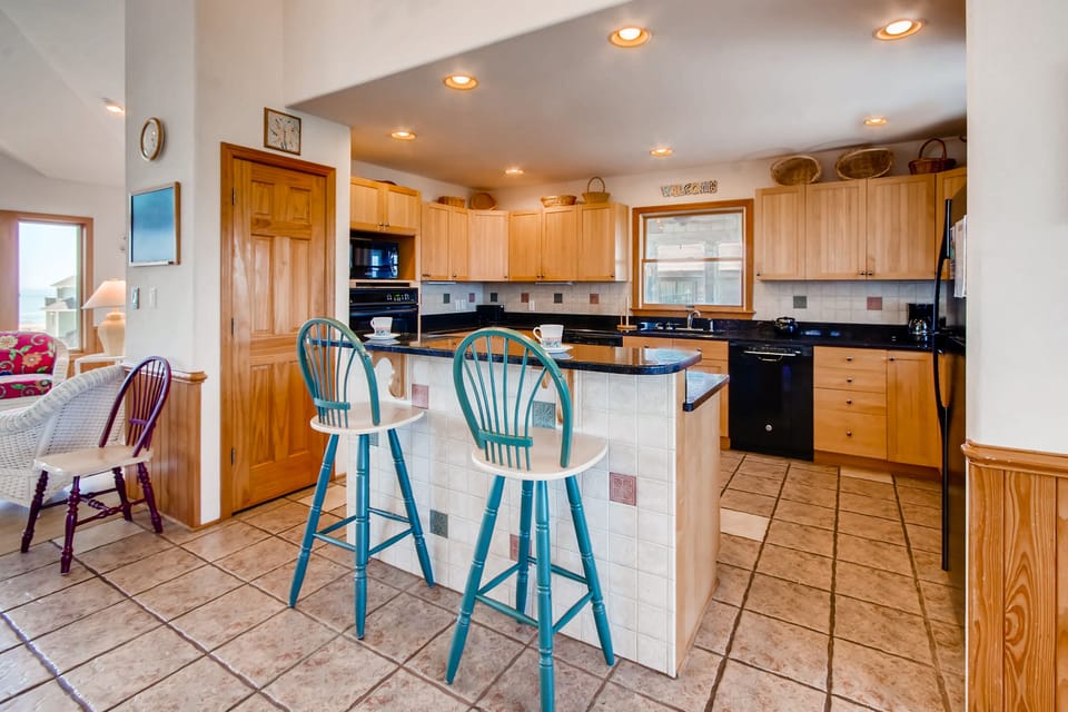 Surf-or-Sound-Realty-Summer-Surfer-95-Kitchen