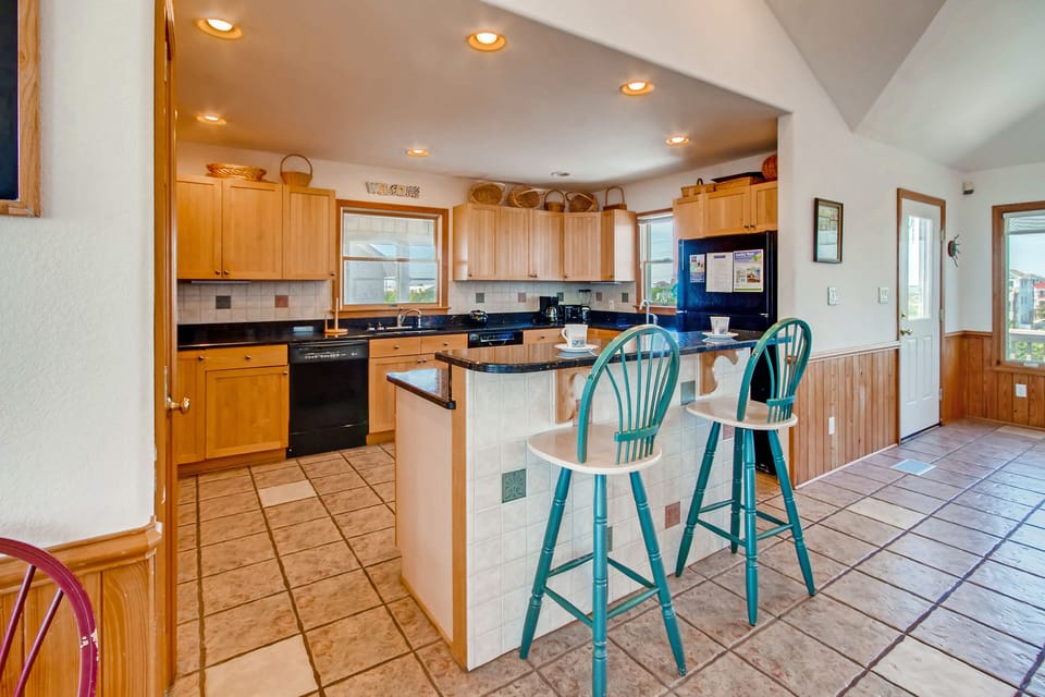 Surf-or-Sound-Realty-Summer-Surfer-95-Kitchen