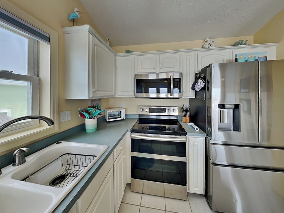 Full Size Kitchen