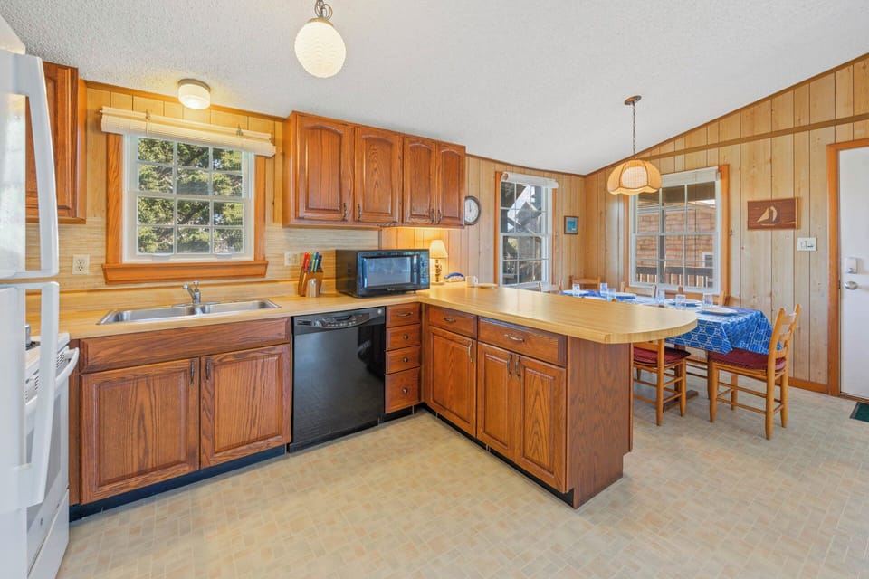 Surf or Sound Realty - 77 - Hush Puppy Drum - Kitchen -3