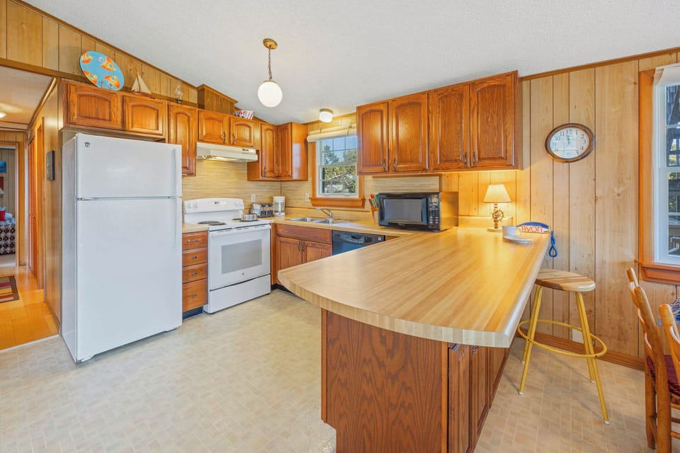 Surf or Sound Realty - 77 - Hush Puppy Drum - Kitchen -2