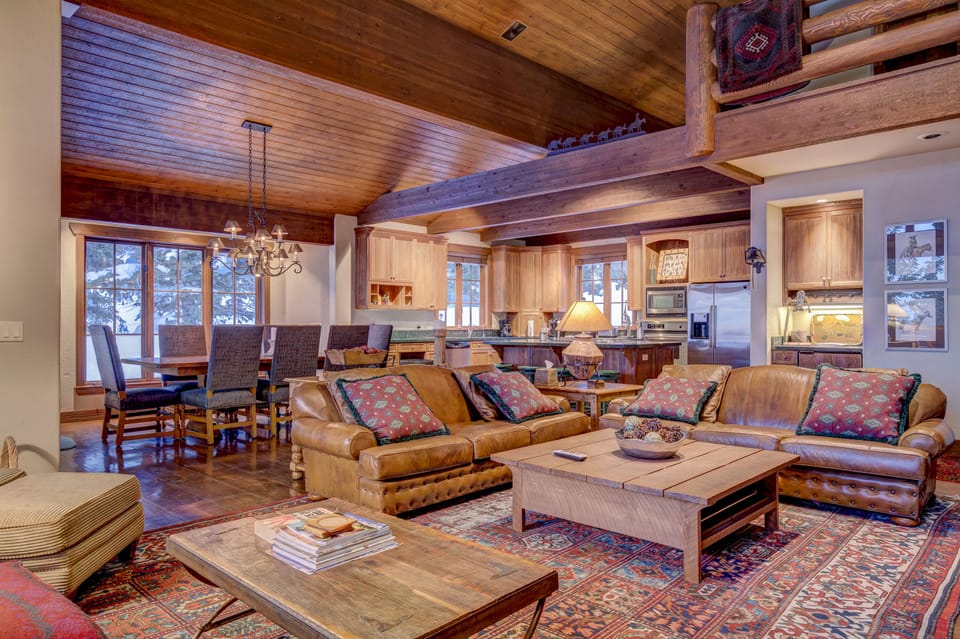 7650-sterling-drive-living-room-3