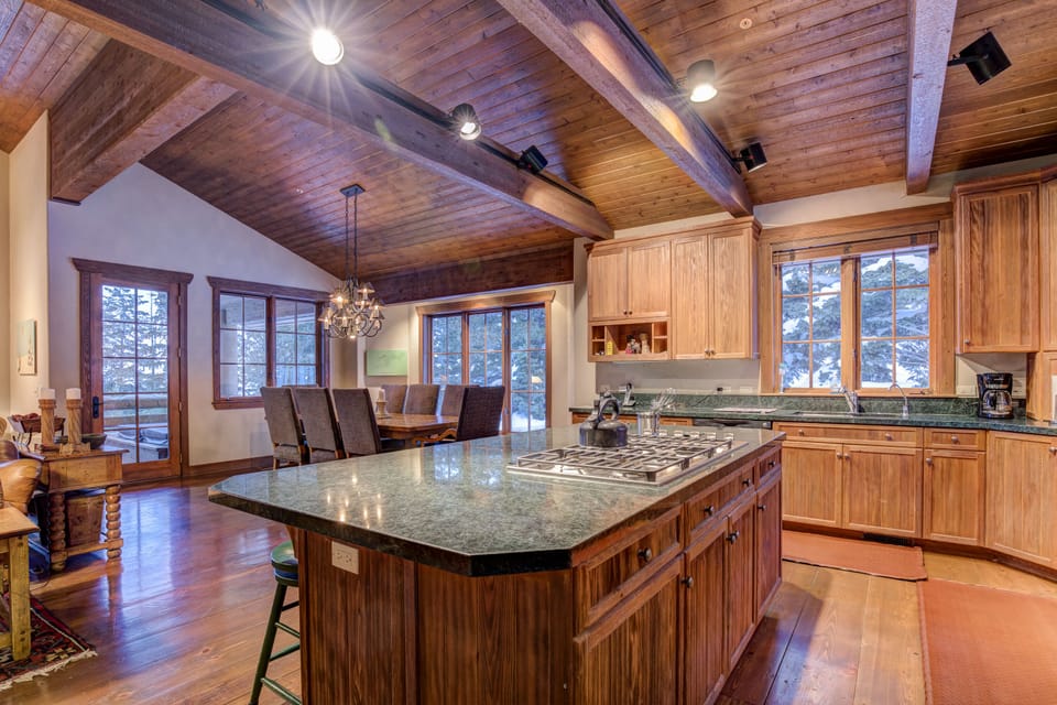 7650-sterling-drive-kitchen-2