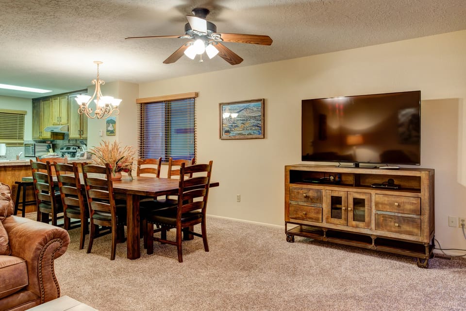 1475-park-ave-dining-living-3
