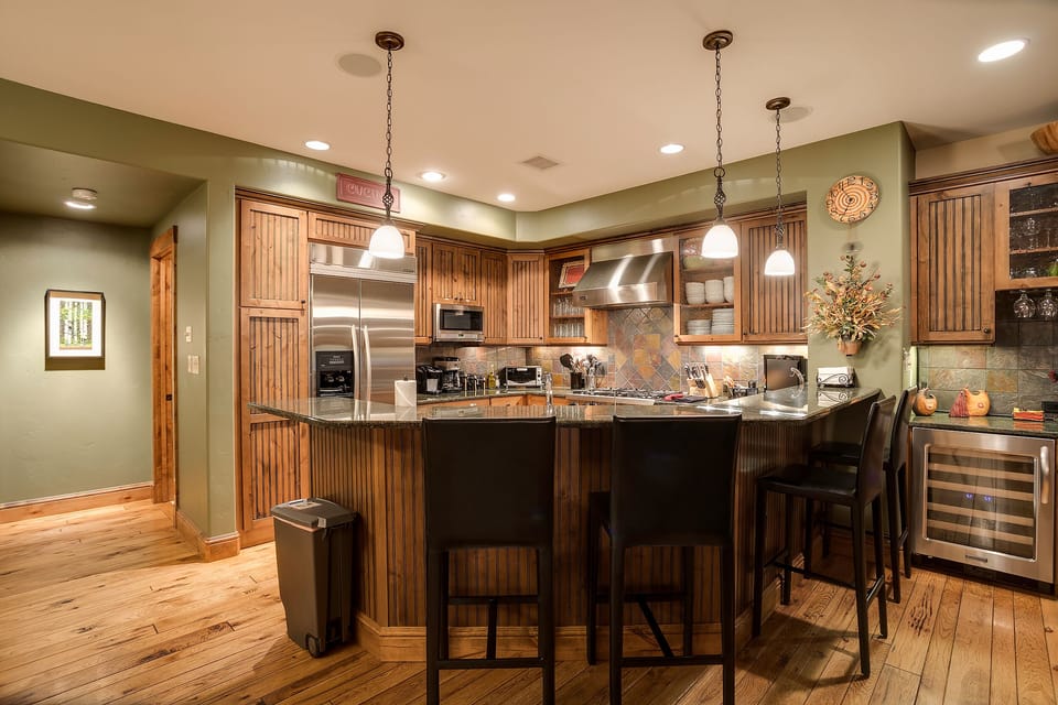 Additional counter seating. Enjoy spending time together with the cooks. 