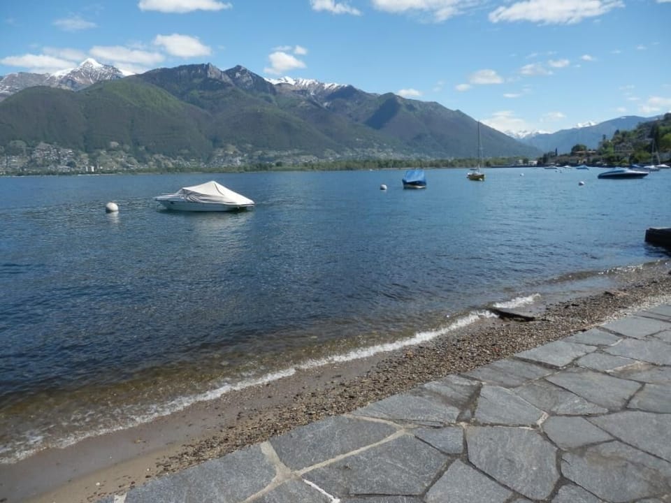 Lago Maggiore invites you for a swim 