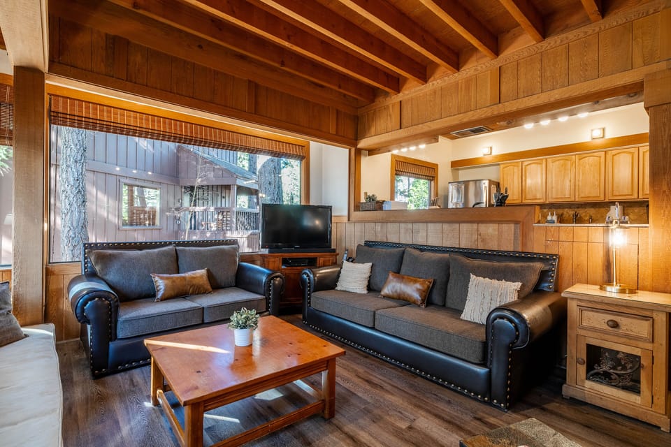 NorthShore 47 Living Area TV - NorthShore 47 Living Area TV