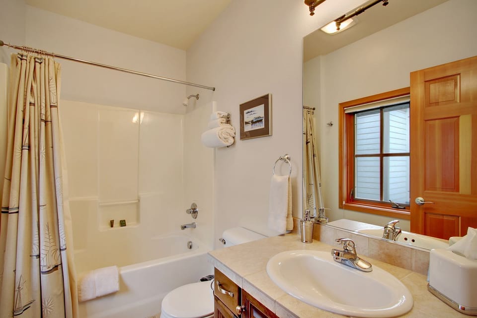 Full Bath - Linens and Towels are provided at the Channel Room.