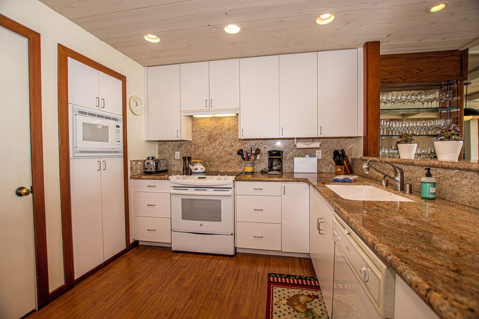 Star Harbor 13 - Kitchen