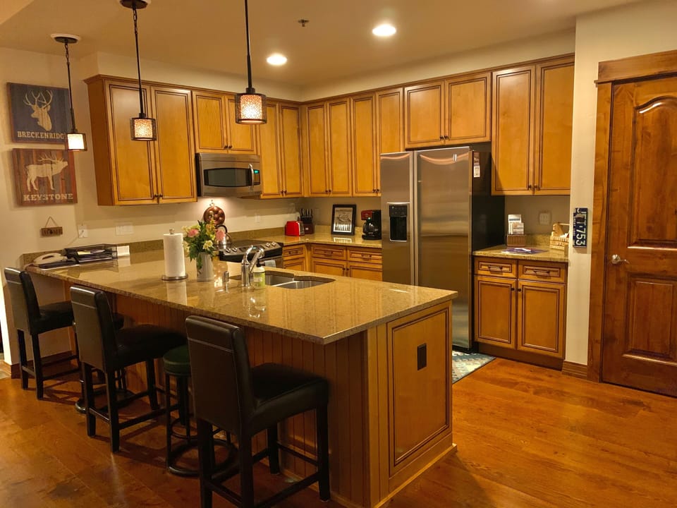Dimmable pendant lights add a nice glow along with under cabinet lighting as too