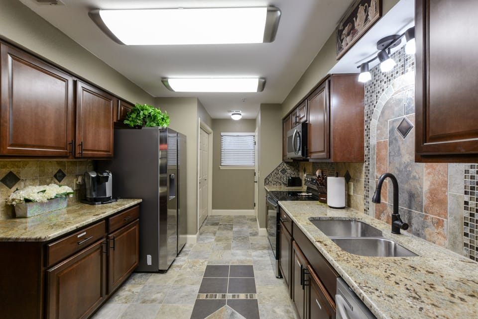 Large Kitchen, fully equipped.