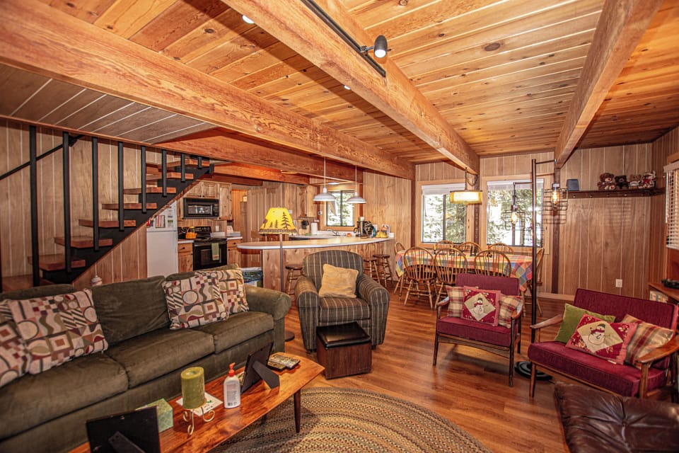 Das Berghaus - Living Area and Kitchen