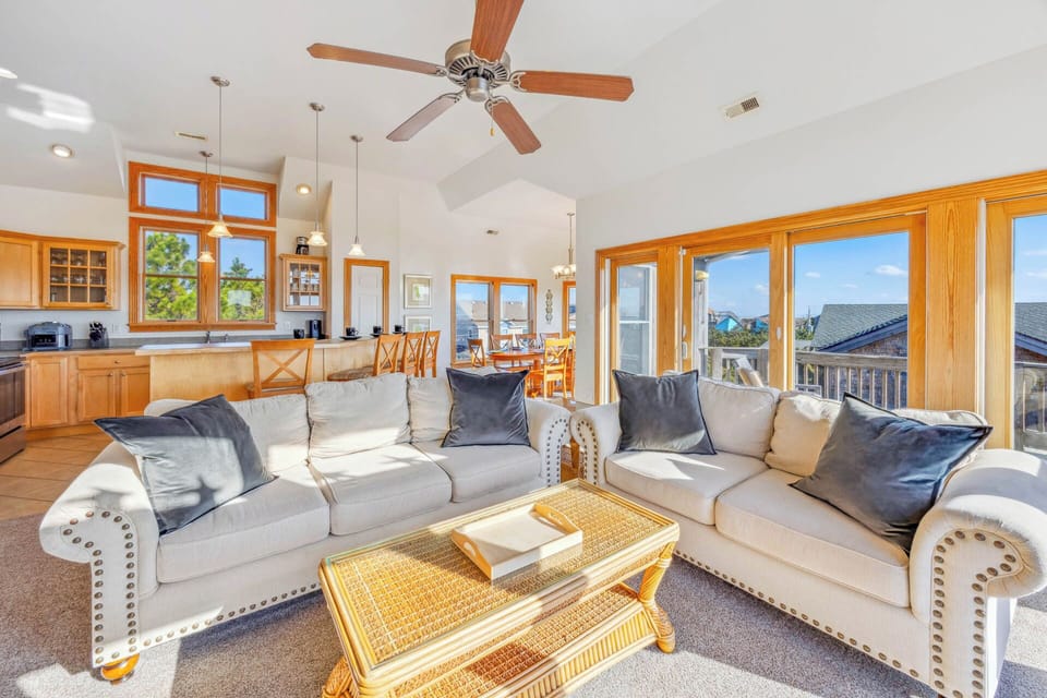 Surf or Sound Realty - 573 - Lou's Retreat - Great Room -2