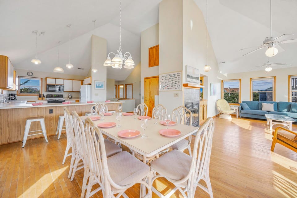 Surf or Sound Realty - 753 - Longview - Dining Area -3