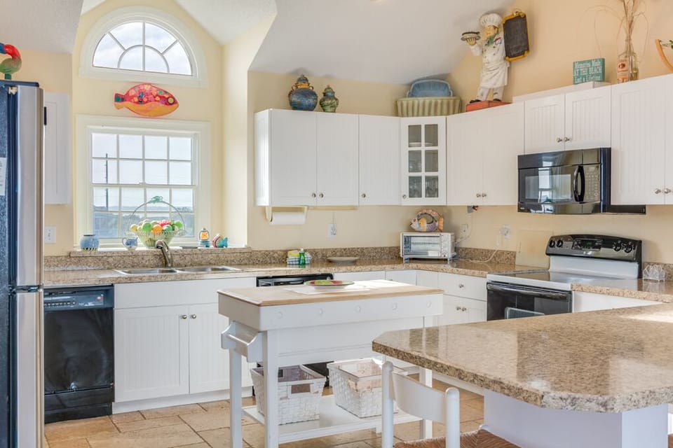 SS22: Seaside 22 | Top Level Kitchen