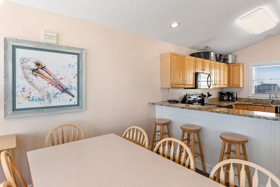 NH07: Soleil | Top Level Dining Area