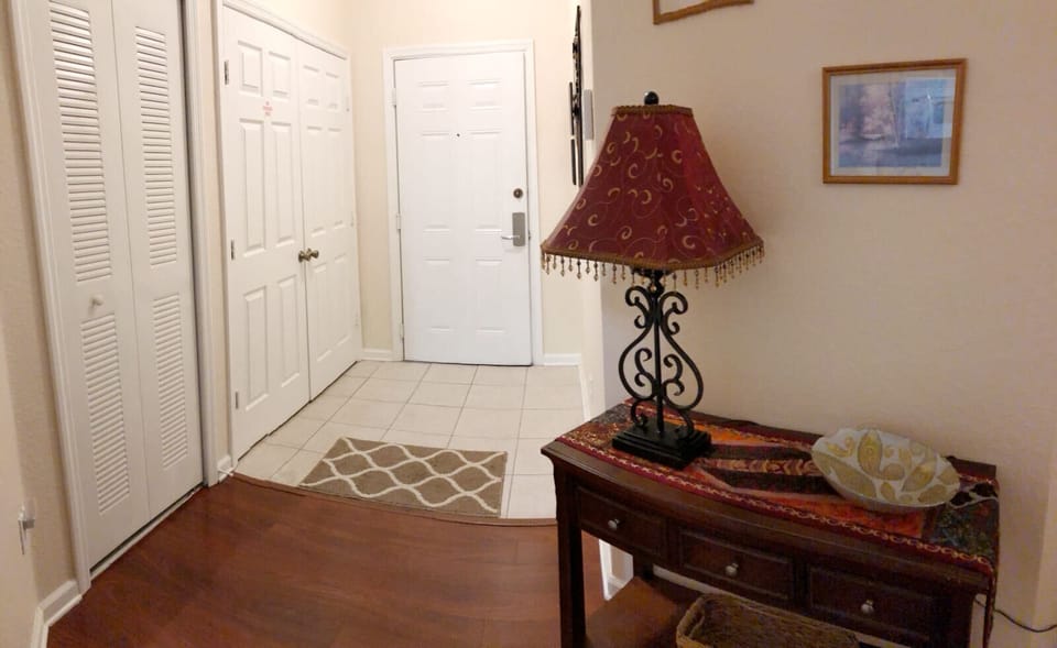 Foyer (Entryway)