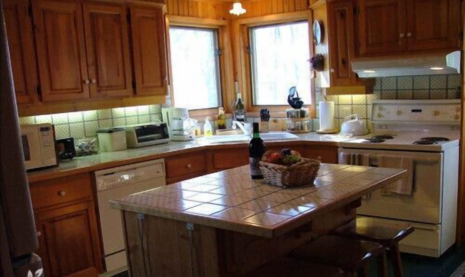 Modern, fully equipped kitchen; extra fridge in garage
