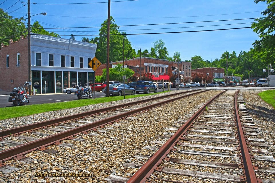 Downtown Saluda - one cool small mountain town