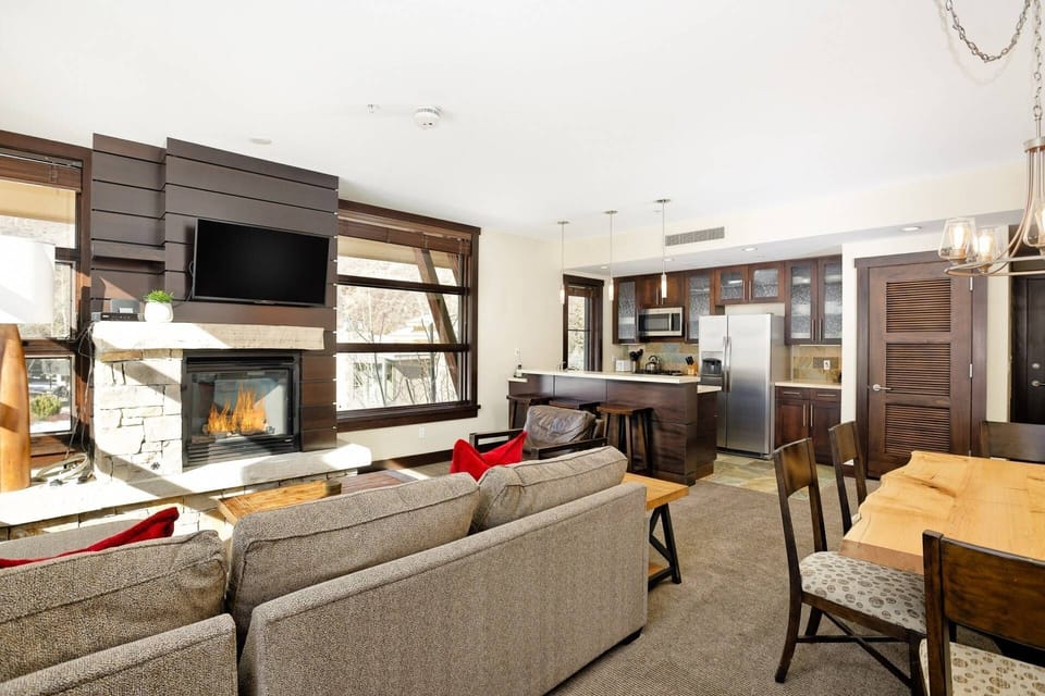 Your group will love the comforts of the beautiful, sunny living area.