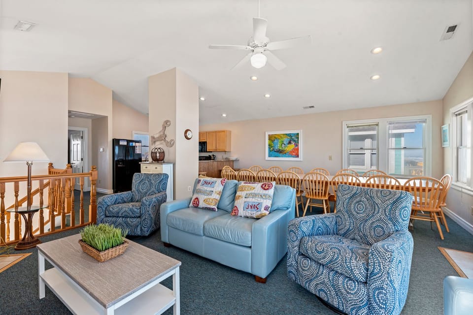 NH06: Ocean's Edge | Top Level Living Area