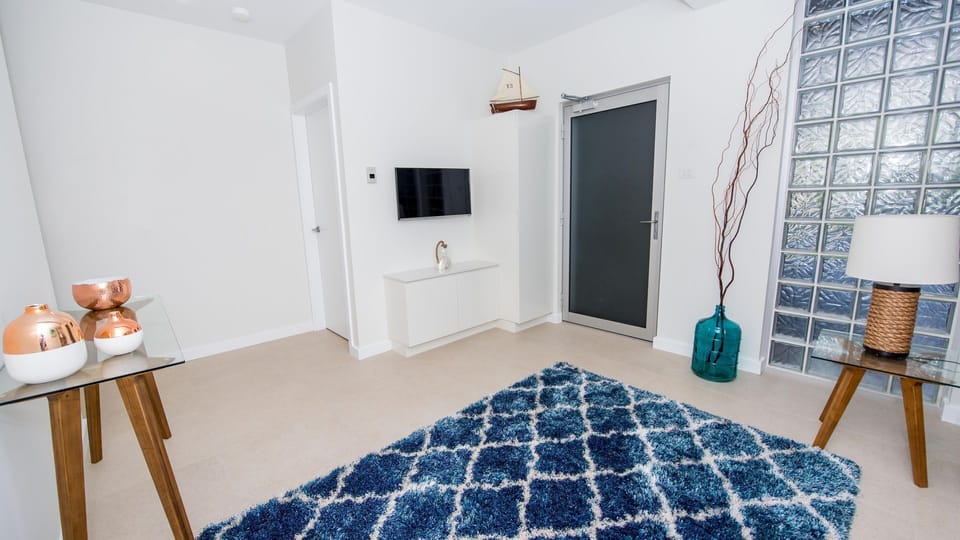 Spare TV room off front door entrance