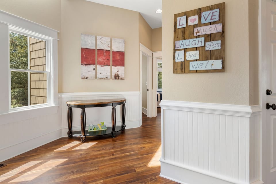 CC281: Barefoot At The Banks | Mid Level Foyer
