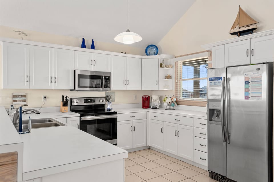 SN03: Ellington Cottage By The Sea | Top Level Kitchen