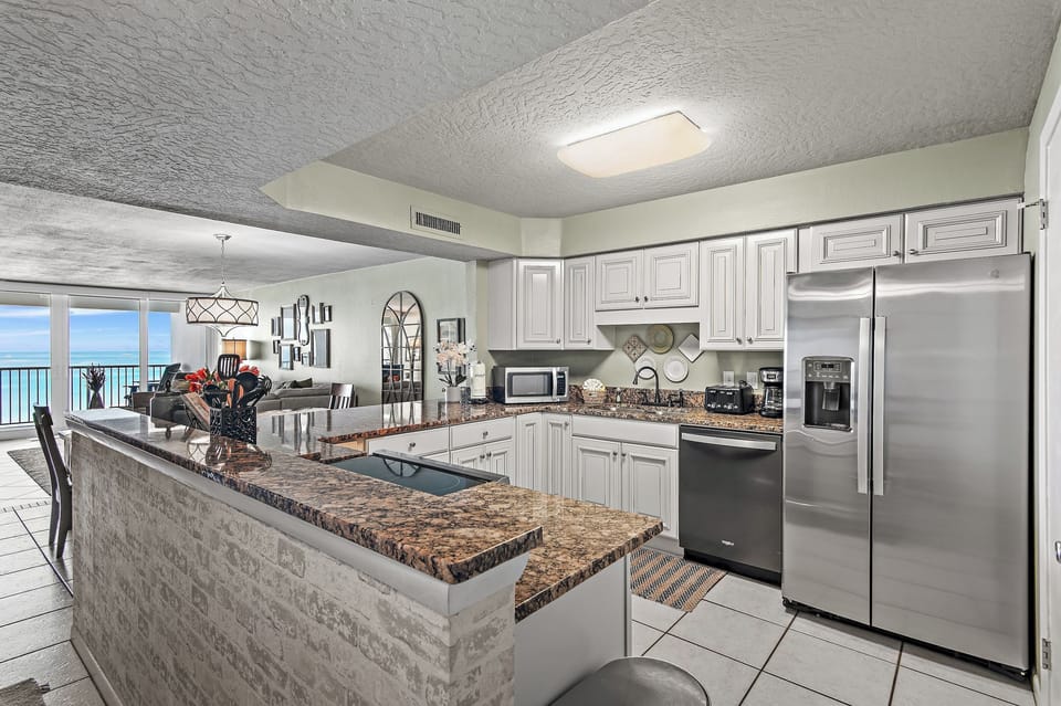 Kitchen with a view to beach