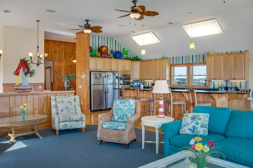 KD01: Greenwaves III | Top Level Living Area