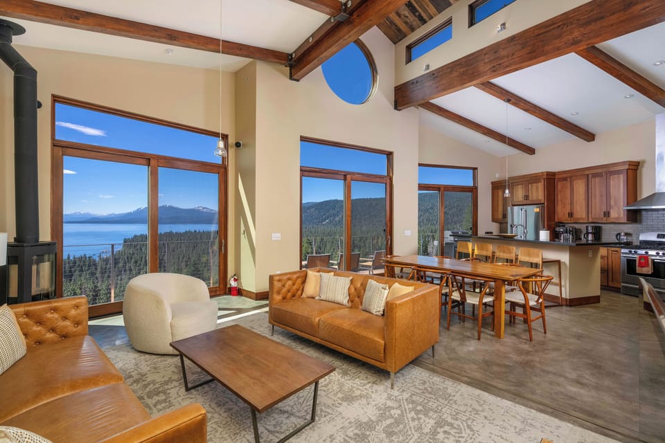 Beautiful View Living Area Dining Kitchen - Beautiful View Living Area Dining Kitchen