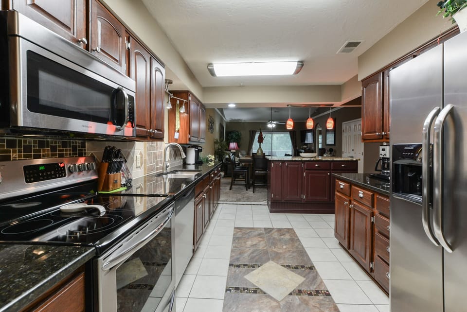 Large Fully stocked Kitchen, granite counters, stainless appliances.