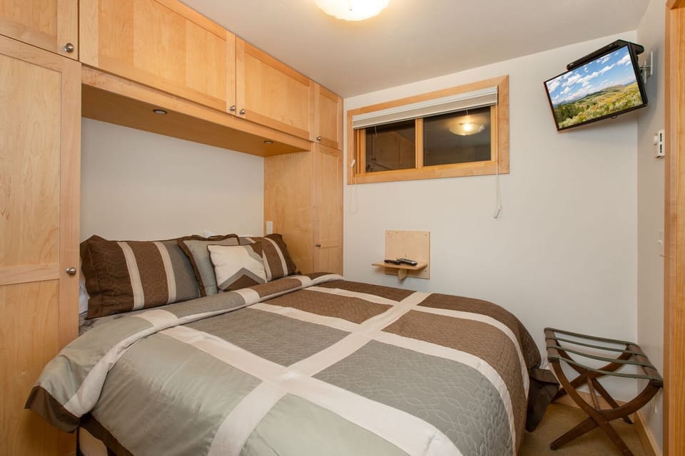 Queen Bedroom w/ Storage Surround