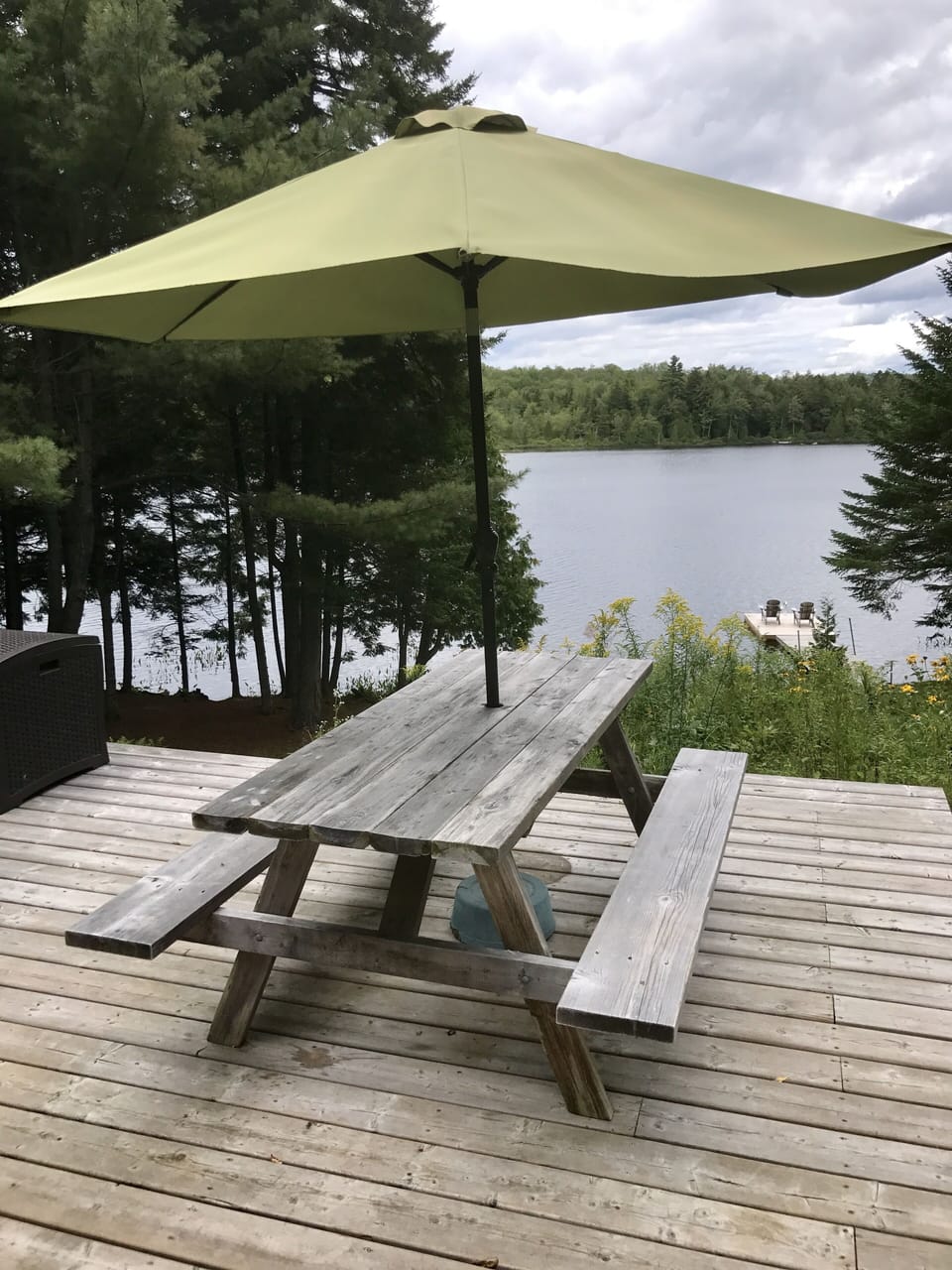 Large deck: dine al fresco, enjoy outdoor cocktails!
