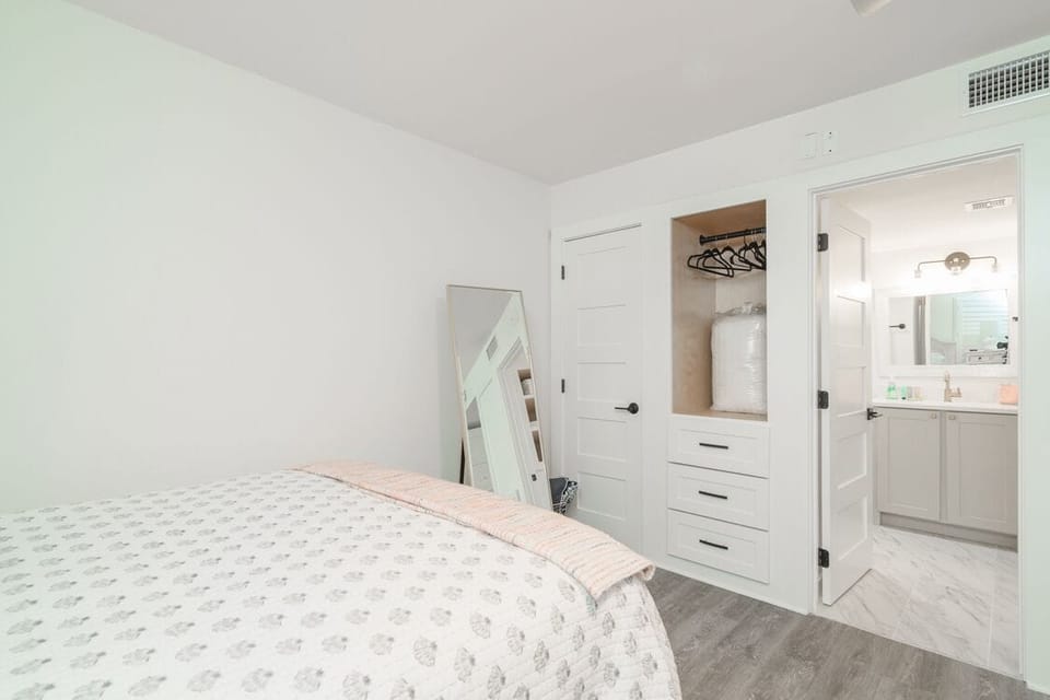 Guest Bedroom Private Access to Bathroom