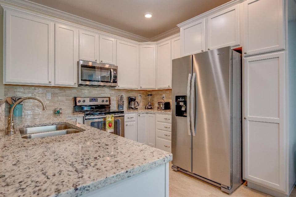 Kitchen Fully Stocked, Stainless and Granite