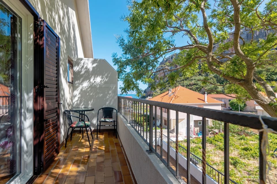 Balcony 2