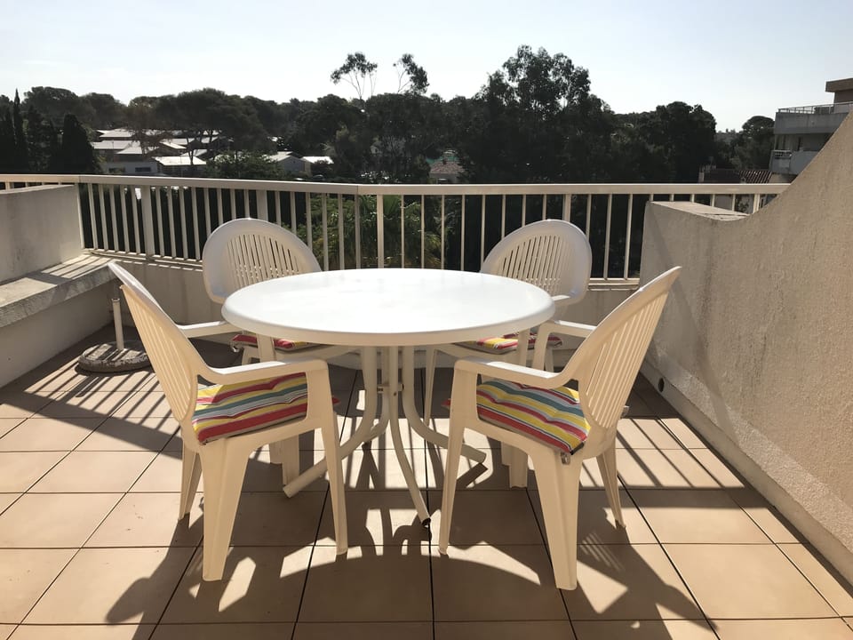 East facing terrace, perfect for breakfast!