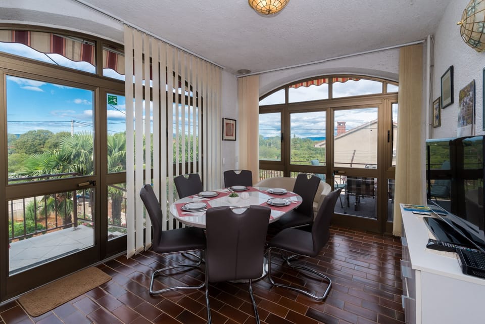 Dining room 2