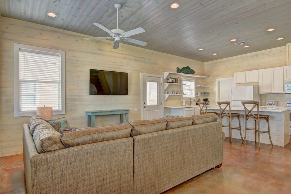 1st Floor - Overlooking the living and kitchen areas