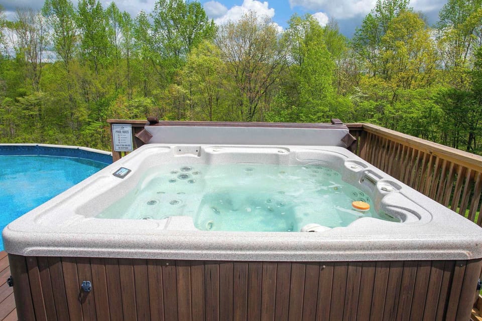 Luxury Cabin with Pool + Hot Tub