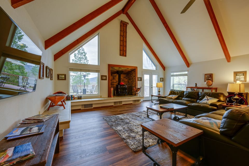 Coarsegold Vacation Rental | 4BR | 3.5BA | 3,500 Sq Ft | Stairs Required